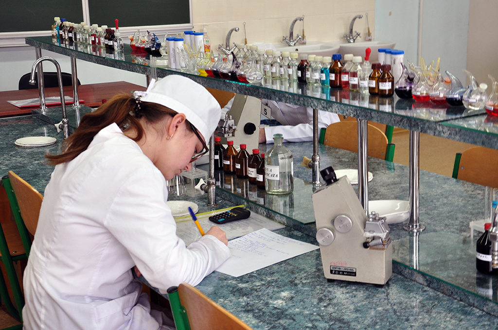 Іспит з фармацевтичної хімії