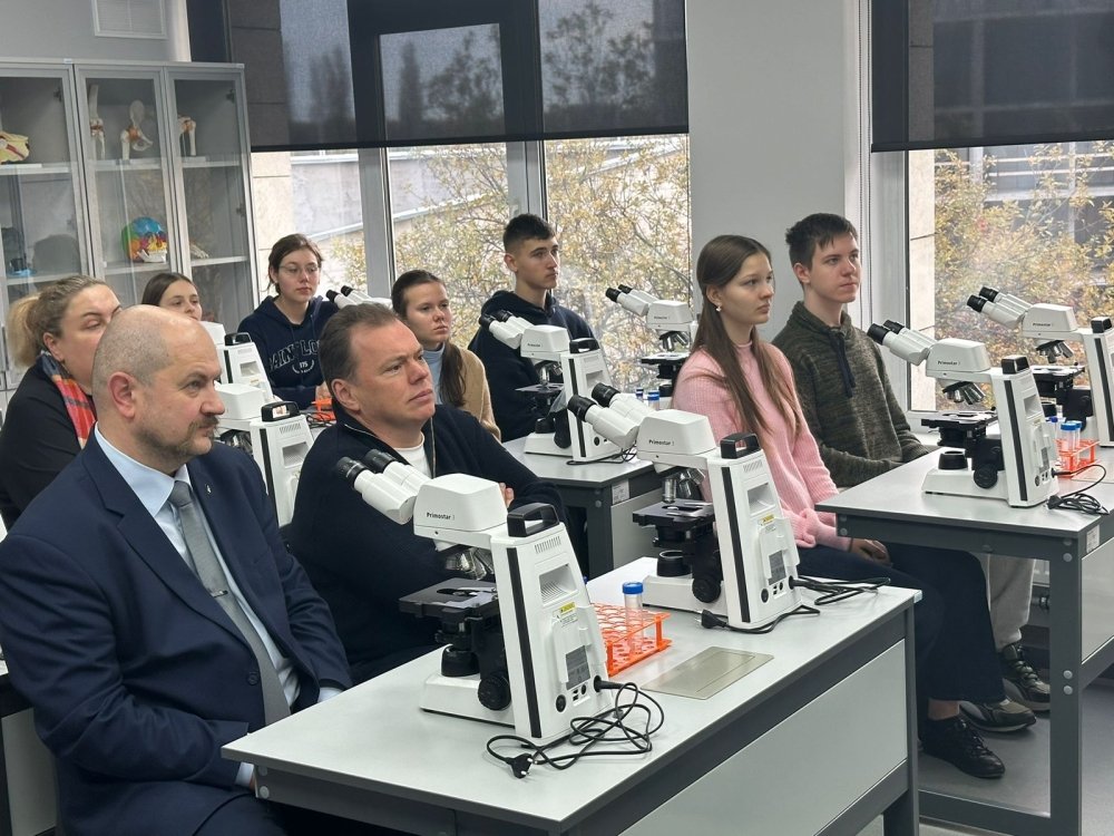 Biopharma відкрила в Київському ліцеї сучасний БіоКлас