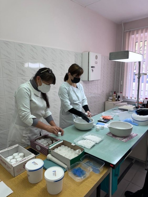 Процес виготовлення ліків на базі експериментальної аптеки навчально-практичного центру «Фармація»