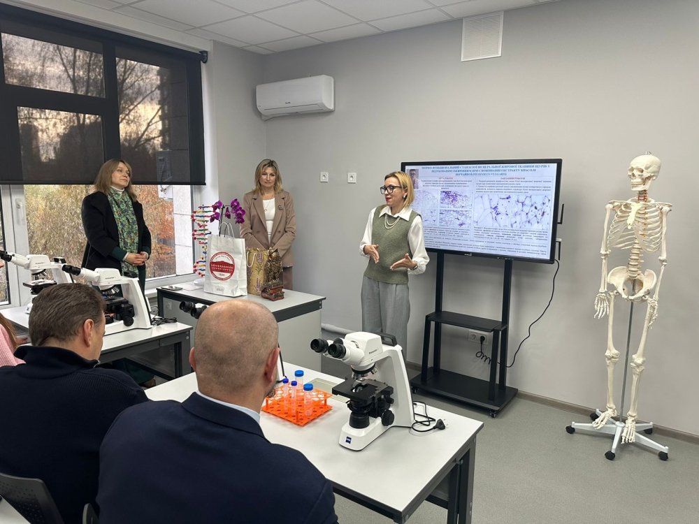 Biopharma відкрила в Київському ліцеї сучасний БіоКлас /Facebook