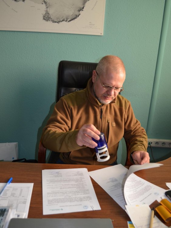 Заместитель директора ГУ НАНЦ Вячеслав Марченко во время заключения Меморандума о сотрудничестве, г. Киев.