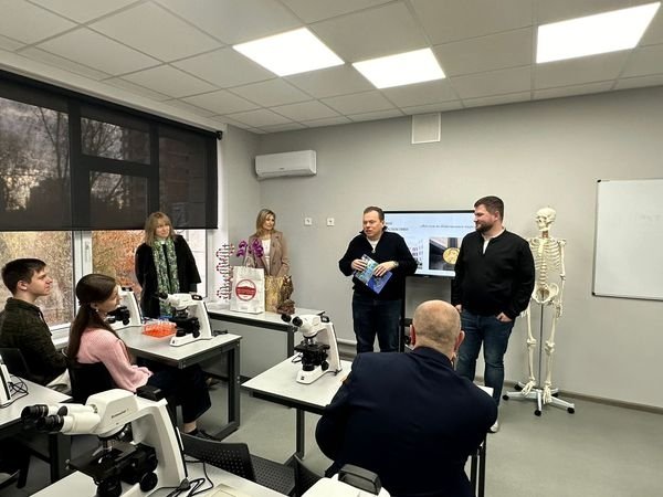 Biopharma відкрила в Київському ліцеї сучасний БіоКлас