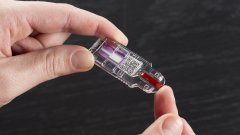 Лабораторне шахрайство: детективна історія Theranos