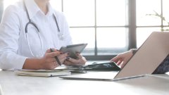Быстрый старт терапии абатацептом отложит развитие ревматоидного артрита /freepik