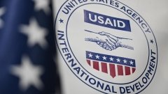 США згортають майже всі програми USAID