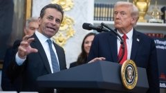ЗМІ: Дональд Трамп планує звільнити очільника FDA