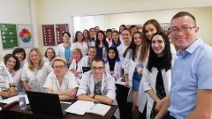 Александр Севрюков со слушателями курсов учебного центра Аптечной сети 9-1-1. Фото: /Пресс-служба «Аптечна сеть 9-1-1»