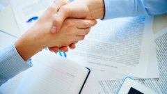 Samsung Biologics подписывает производственную сделку с Novartis стоимостью 391 миллион долларов /freepik