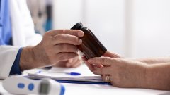 Миниздрав опубликовал результаты обсуждений по запрету рекламы некоторых безрецептурных лекарств /freepik