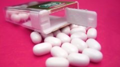 TikTok дает вредные советы по перевозке лекарств в коробочках из-под Tic Tac