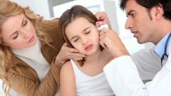 Раціональне використання ліків при середньому отиті. Роль фармацевта /freepik
