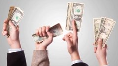 Зарплаты в «фарме»: насколько велика пропасть между доходами начальников и подчиненных?