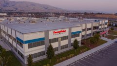 Thermo Fisher звільняє частину персоналу на заводі з виробництва плазмід