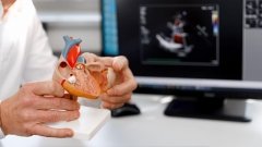 Меньше рисового зернышка: представлен беспроводной кардиостимулятор для младенцев