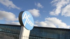 Pfizer приостанавливает работу производства на двух заводах в США