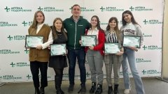 СЕО мережі аптек «Подорожник» Тарас Коляда зі студентами. /Прес-служба мережі «Подорожник»