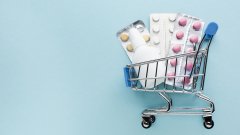 Сергей Кузьминых: Пациентские организации требуют запретить маркетинг лекарств во время войны /freepik