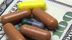 Киевские чиновники закупили лекарства для онкобольных в три раза дороже Минздрава