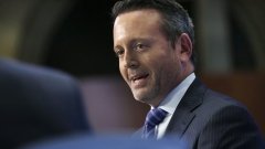Bausch + Lomb возглавит одиозный дилер