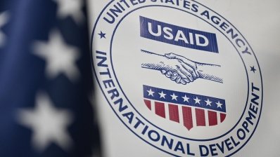 США згортають майже всі програми USAID