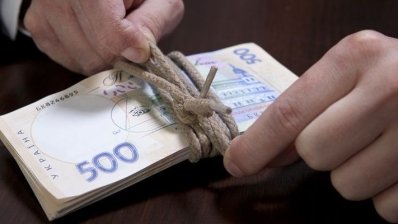 Работодателей, задерживающих зарплаты, вынудят выплачивать работникам пеню