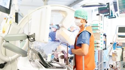 Кардиохирург швейцарской клиники ставил пациентам без показаний