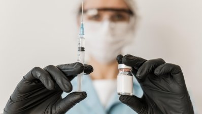 Фармацевтов обучают вакцинировать взрослых: первый практический тренинг провели в НМУ /Magnific