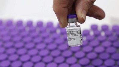 Pfizer запускает первую — полулегальную — телерекламу COVID-вакцины