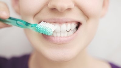 Зубна паста, виготовлена з волосся, допоможе відновити емаль зубів
