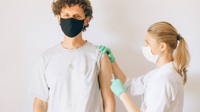 Второй бустер для всех: в Украине обновили схемы COVID-вакцинации