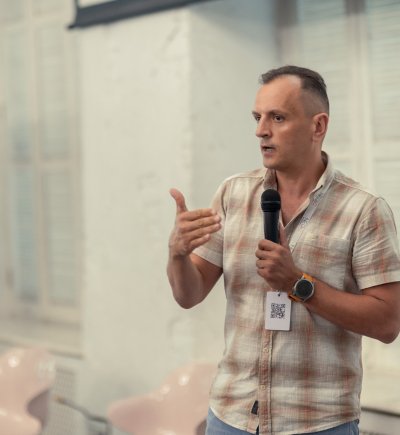 MD, PhD, MBA, директор Національної експертної групи з інфекційного контролю(NEGIC), директор WASH GUARDIAN GROUP, голова ГО «Інфекційний контроль в Україні» Андрій Александрін
