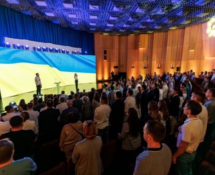 На первом eHealth Summit 2024 обсудили цифровые решения в сфере медицины и обращения медицинского каннабиса