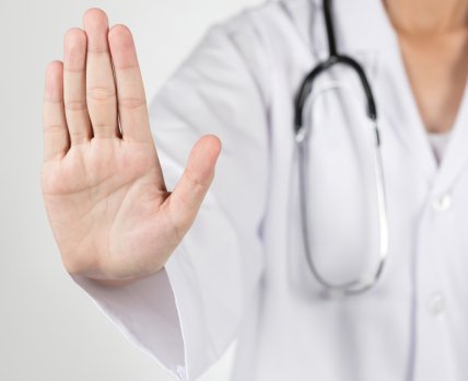 Американские исследователи: каждая четвертая врач-стажер подвергается домогательствам