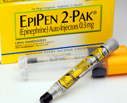 Pfizer оштрафована на $345 миллионов за завышенные цены на EpiPen