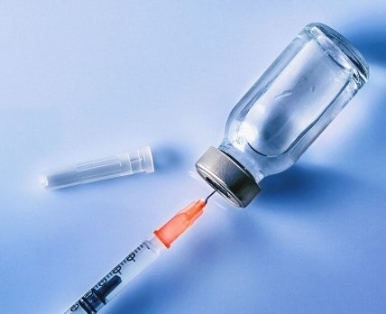 13 «побочок», які виникають після вакцин Pfizer, Moderna й AstraZeneca