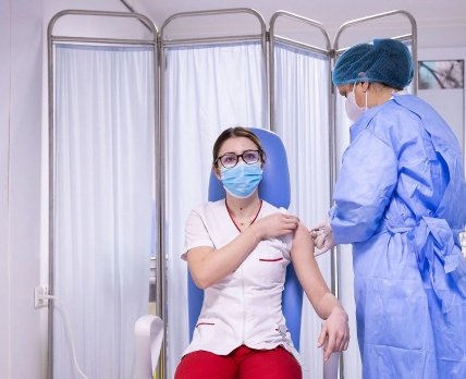 Опрос: треть медицинских работников не в восторге от идеи привиться «ковидной» вакциной