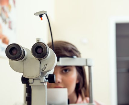 Новое исследование оценило связь заболевания глазной поверхности с лечением экземы дупилумабом /freepik
