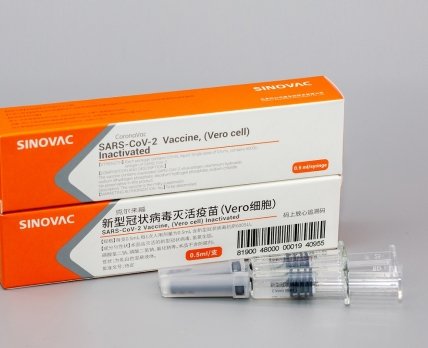 Вакцину CoronaVac одобрили в Украине