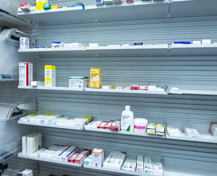 Дефицит лекарств в польских аптеках растет: фармацевты ездят на закупки в Германию и Чехию, а пациенты скупают Б/У препараты