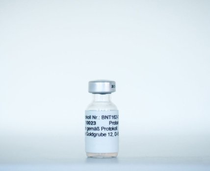 В BioNTech уверены, что их вакцина работает и с новым вариантом COVID