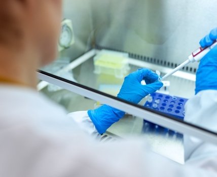 Кабмин выделил 14,6 млн грн лабораториям, чтобы увеличить количество COVID-тестов