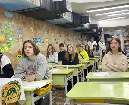 НФаУ пригласил школьников Харькова в уникальную метрошколу