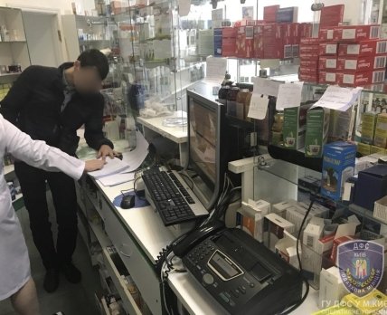У Києві викрито низку аптек, які незаконно реалізовували медичні препарати (+ОПЕРАТИВНЕ ФОТО)