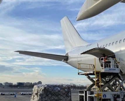 Укрпошта доставила в Україну 32 тонни гуманітарної допомоги з США для українських лікарень /Facebook
