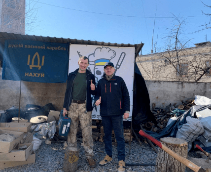 Водитель-волонтер под обстрелами доставил 340 кг лекарства от «Дарницы» в Запорожье