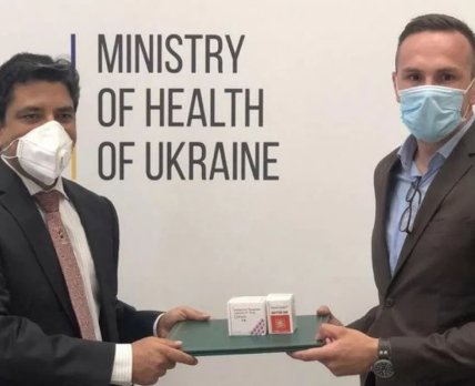Индия передала Украине партию препарата OMVIR для борьбы с COVID-19