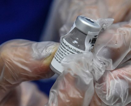 В США расследуют «настораживающий сигнал безопасности» COVID-прививок от Pfizer