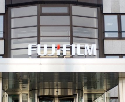 Fujifilm планирует приобрести медподразделение Hitachi