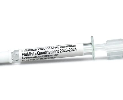 AstraZeneca зарегистрирует назальную вакцину против гриппа для использования в домашних условиях