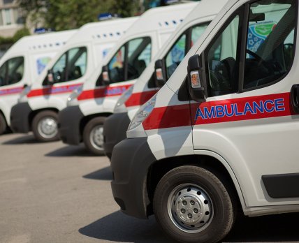 Медучреждениям Киева передали 15 новых автомобилей скорой медицинской помощи